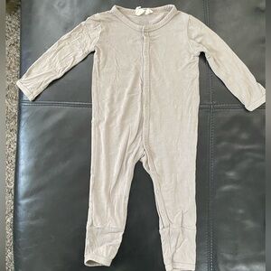 Kyte Baby snap romper in “Charcoal” 6-12 months